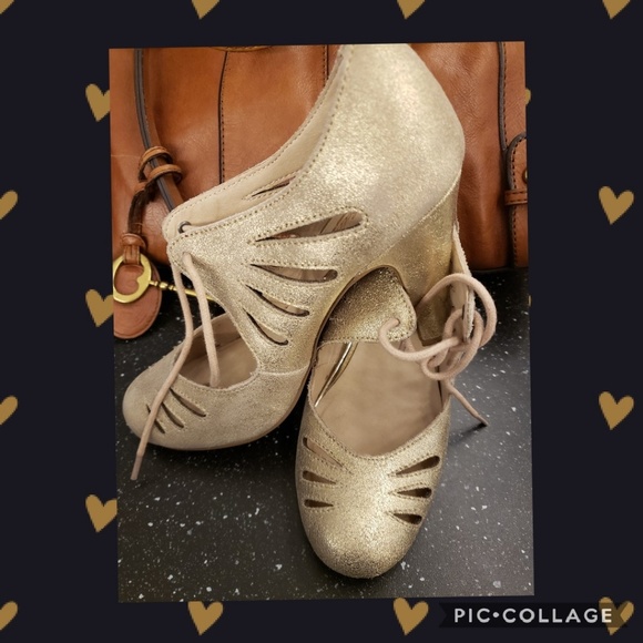 Seychelles Shoes - Unworn Seychelles Metallic Gold Brave High Heels
